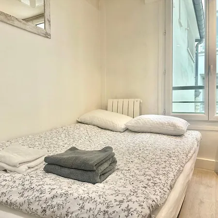 Apartamento Cozy On Clauzel Steps Away From Montmartre Paris