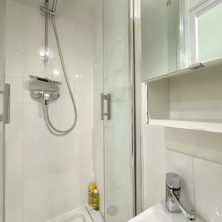 Apartamento Cozy On Clauzel Steps Away From Montmartre Paris
